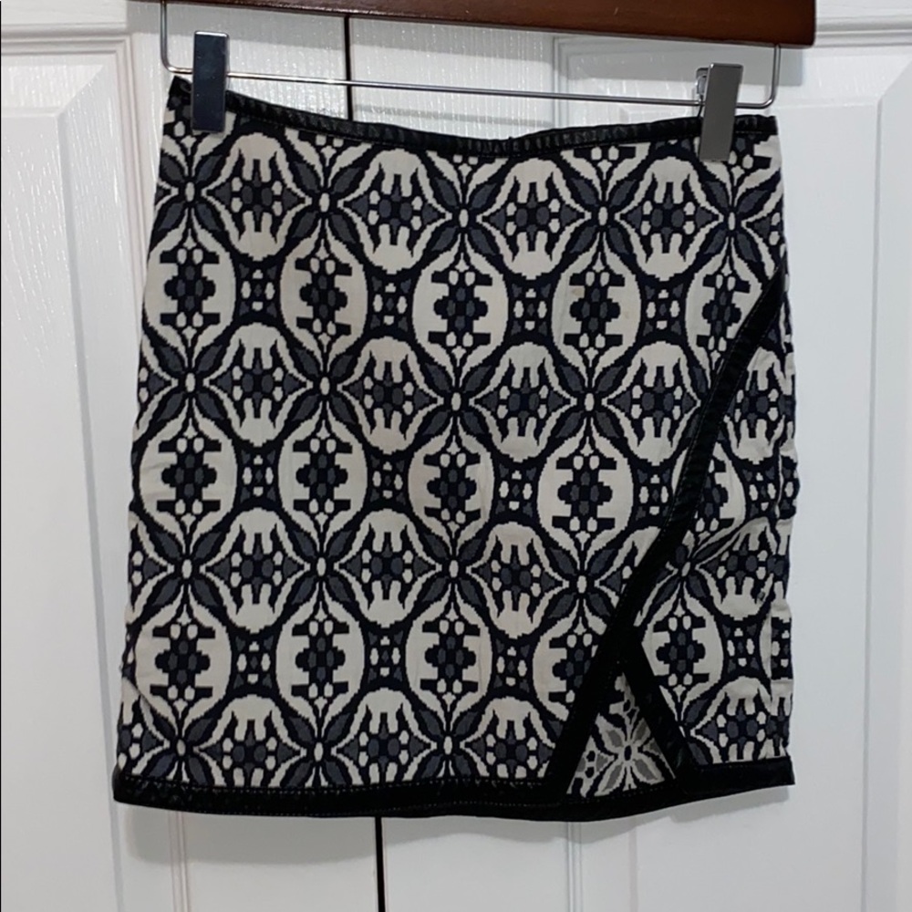 Express mini skirt! Can be high waisted or not!